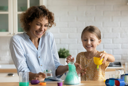 Weekend Wonders: Fun and Easy Science Experiments for Aunts and Uncles